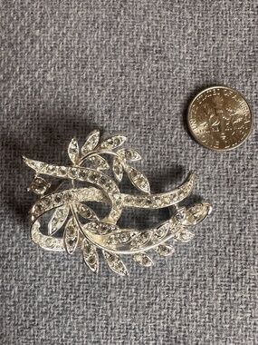 Napier Rhinestone Brooch Fern Paisley Silver Tone Setting Lovely Costume